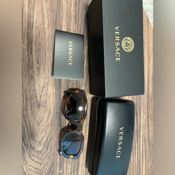 MEDUSA BIGGIE SUNGLASSES IN HAVANA COLOUR - Picture 5 of 5